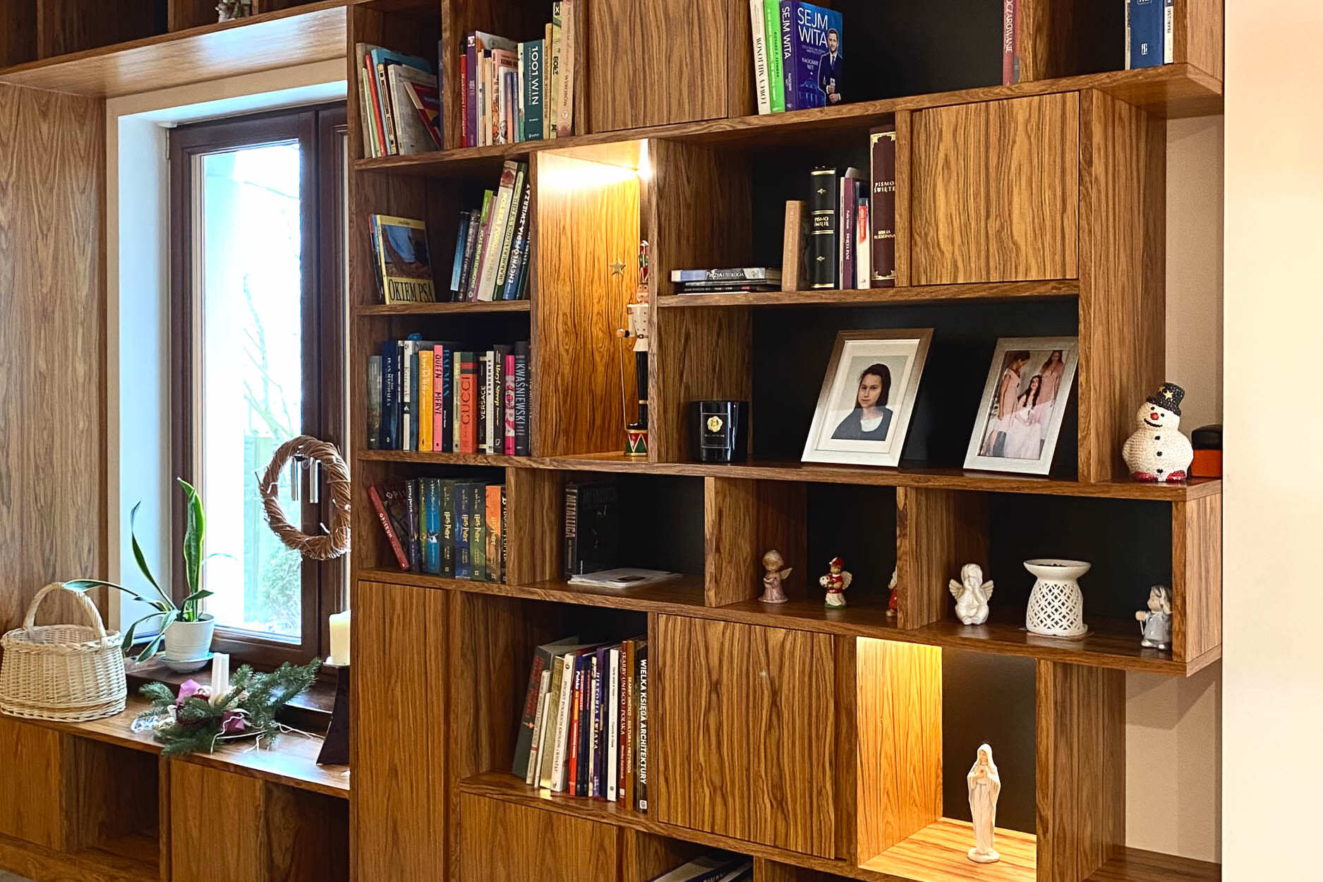 widok biblioteczki od drugiej strony